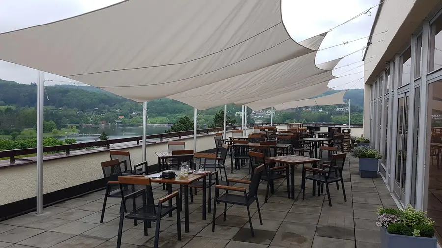 Stínící plachta Ingenua — restaurace, školky a veřejné prostory